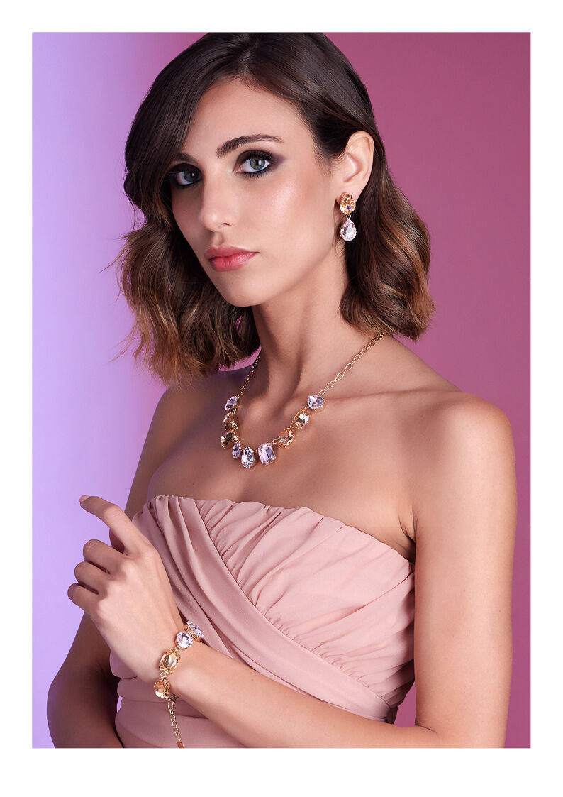 Collana dorata con cristalli