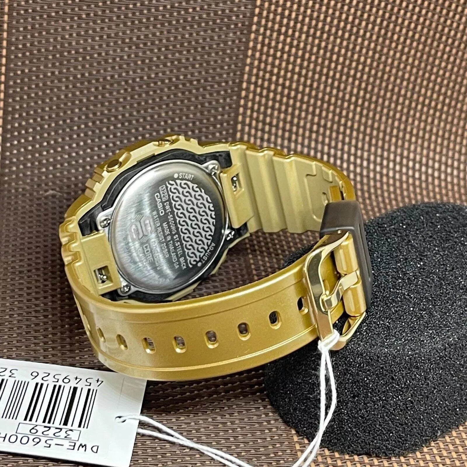 Casio G-Shock DWE-5600HG-1D Orologio con cinturino e lunetta con design a catena d'oro