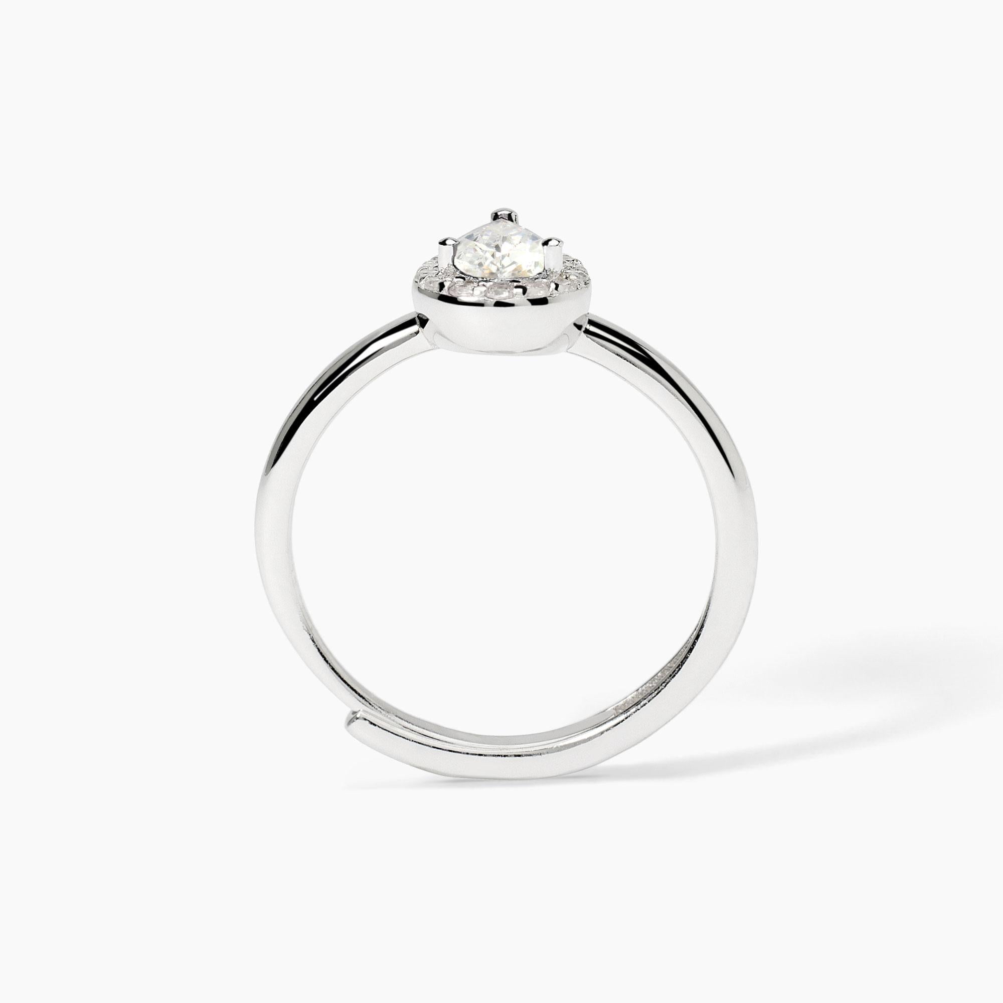 Anello in argento con zirconi bianchi