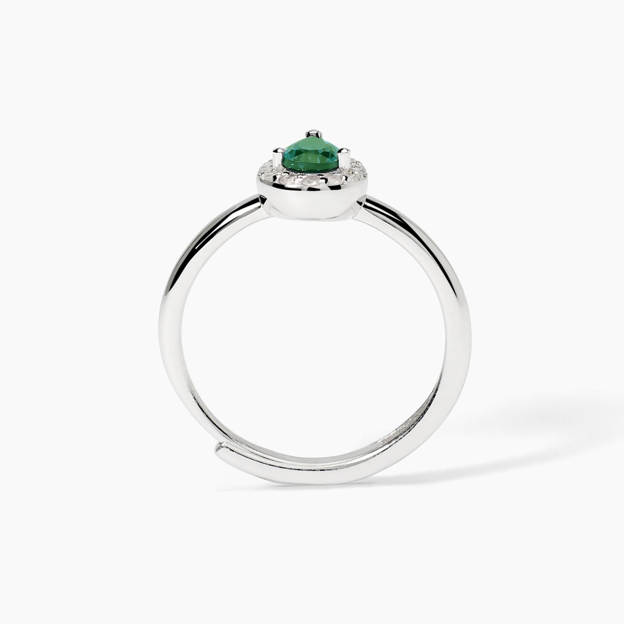 Anello in argento con smeraldo sintetico