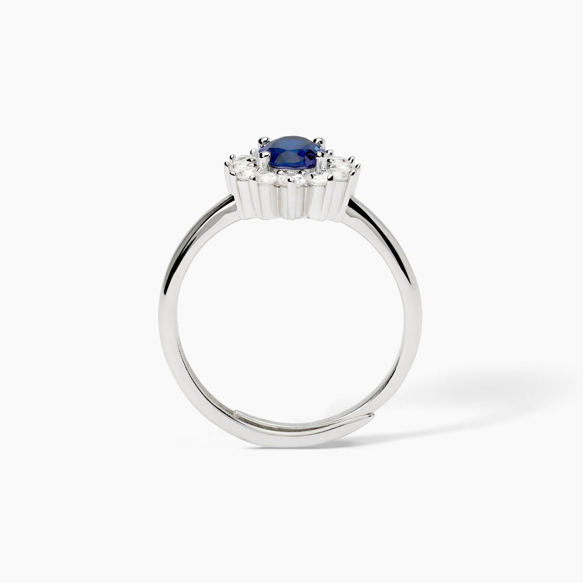 Anello in argento con zaffiro sintetico ovale