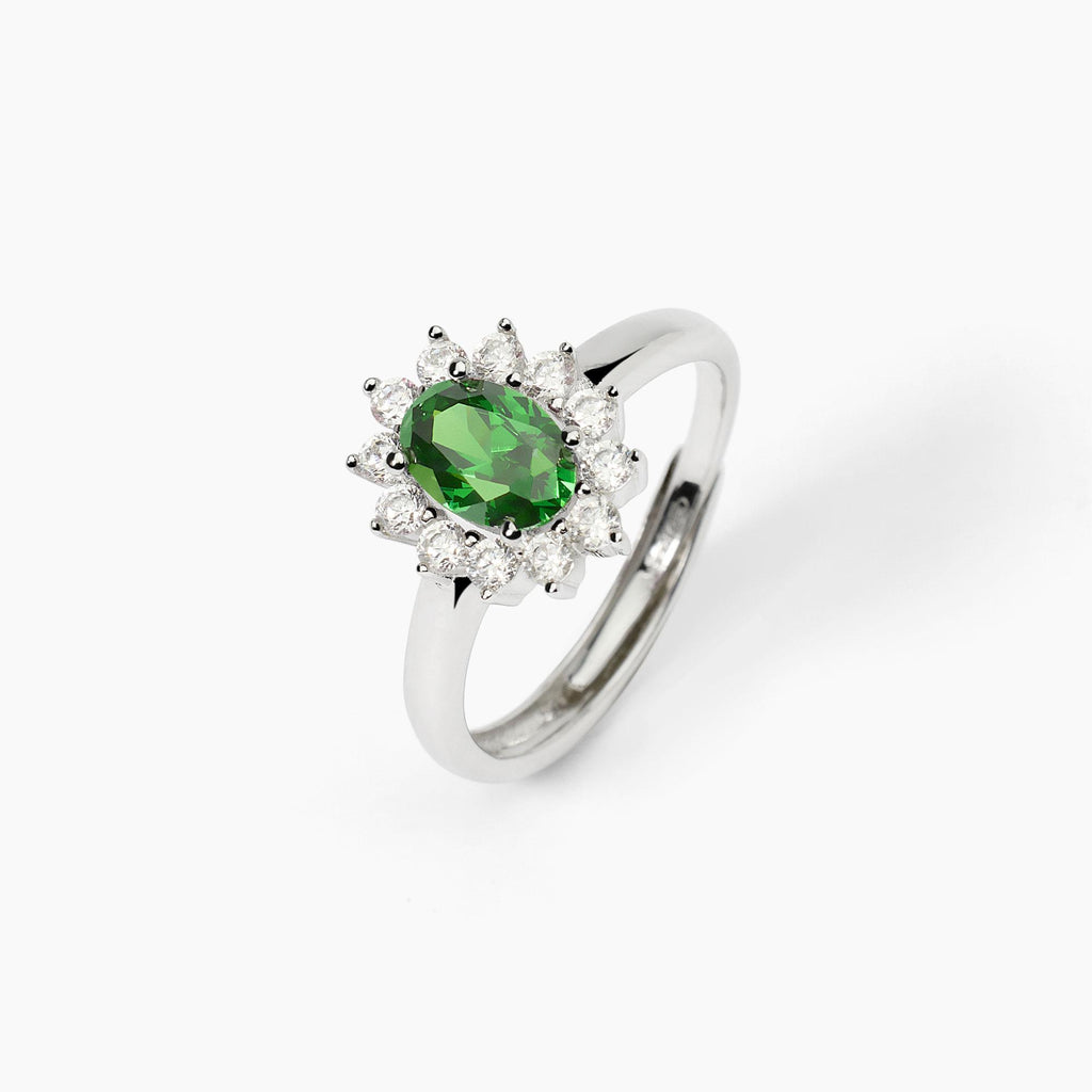 Anello in argento con smeraldo sintetico ovale