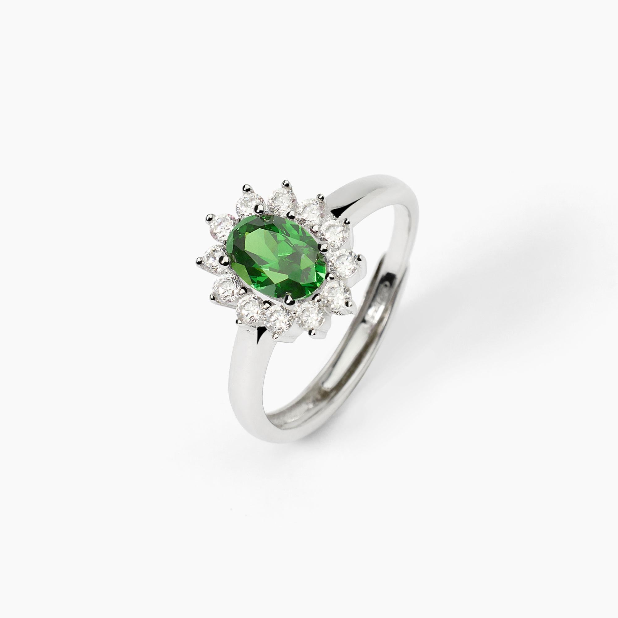 Anello in argento con smeraldo sintetico ovale