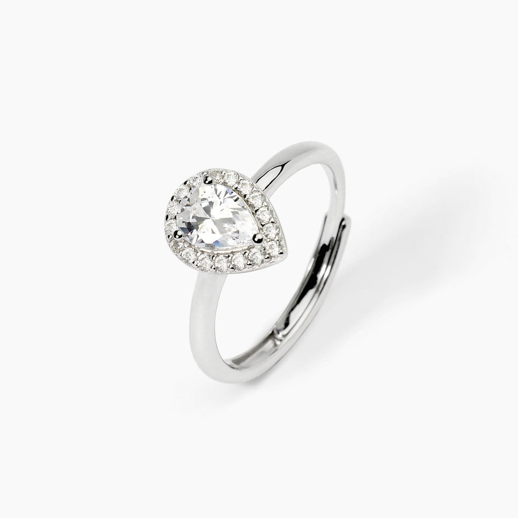 Anello in argento con zirconi bianchi