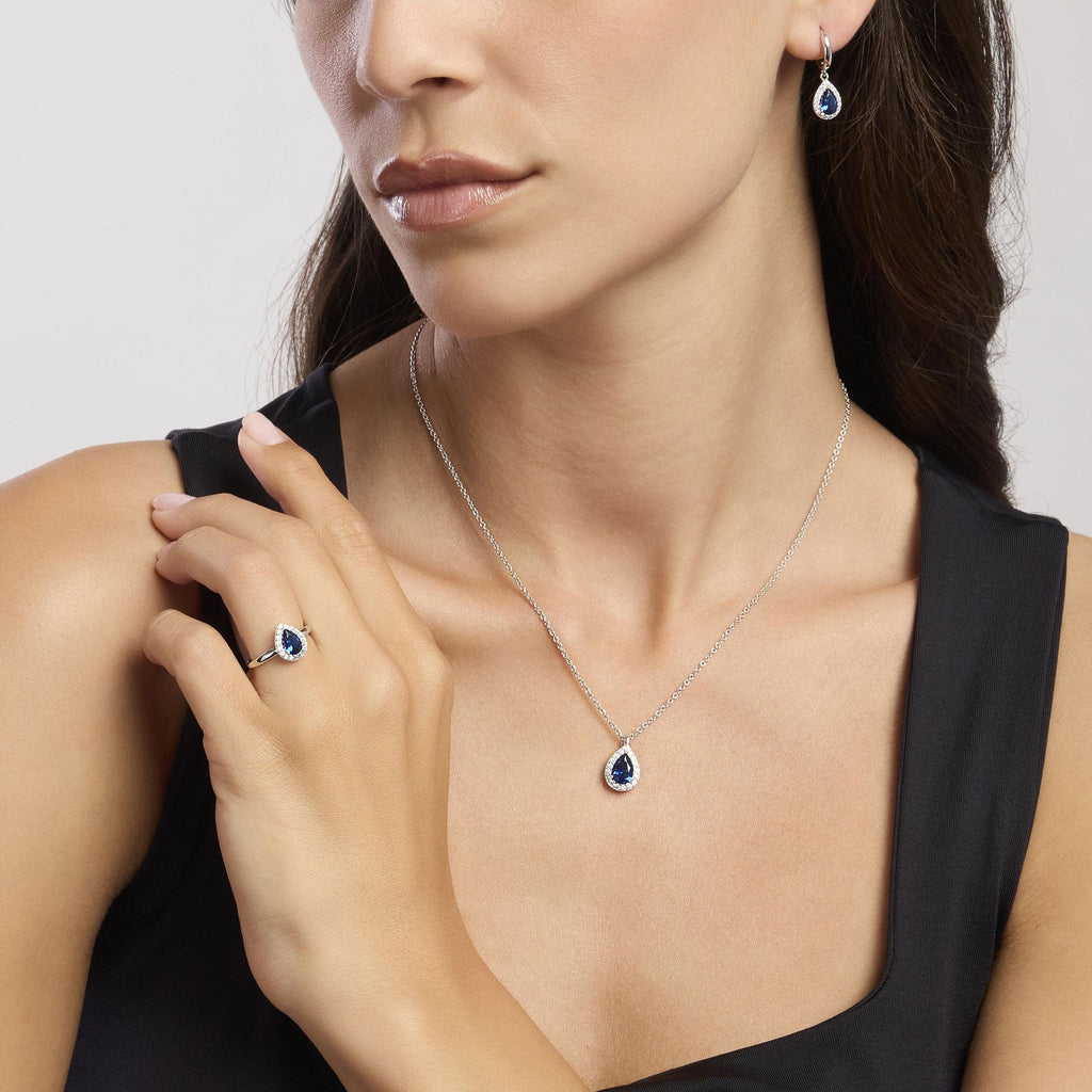Anello in argento con zaffiro sintetico