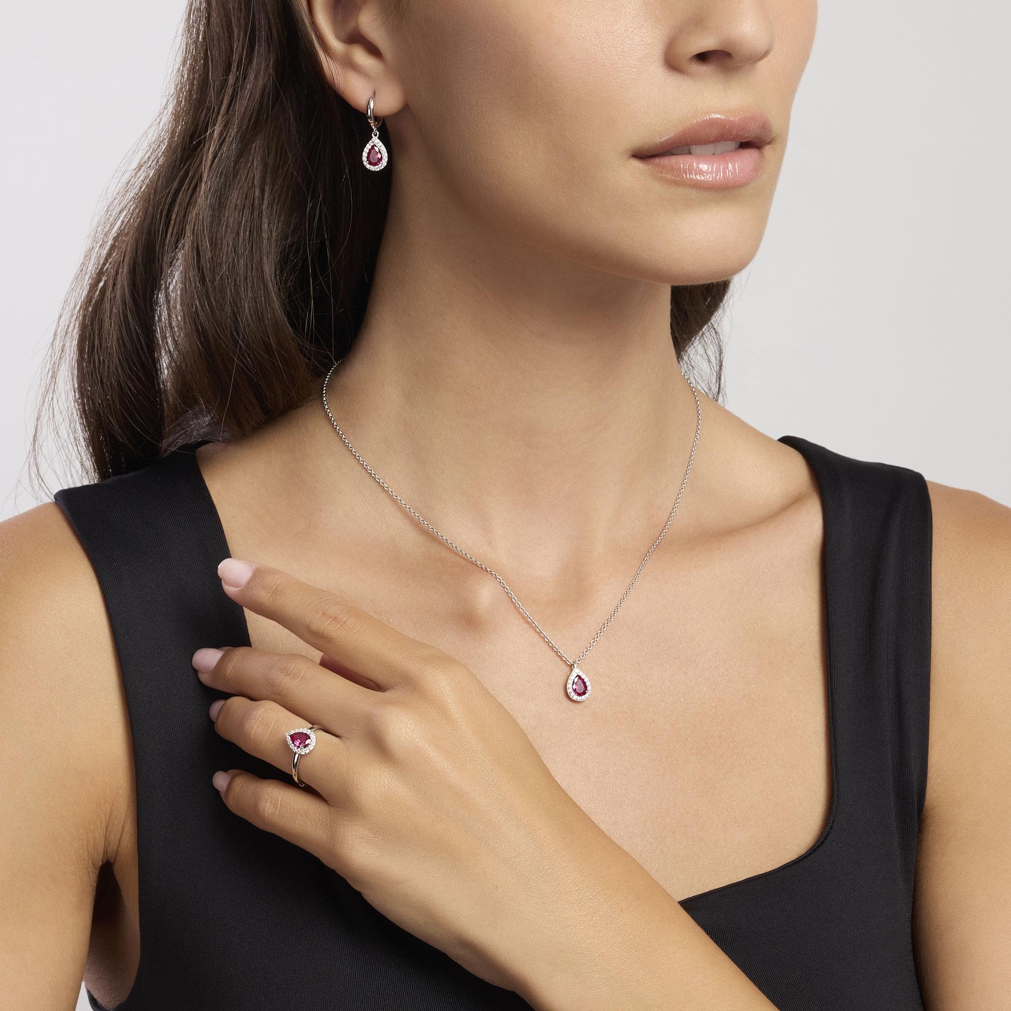 Anello in argento con rubino sintetico
