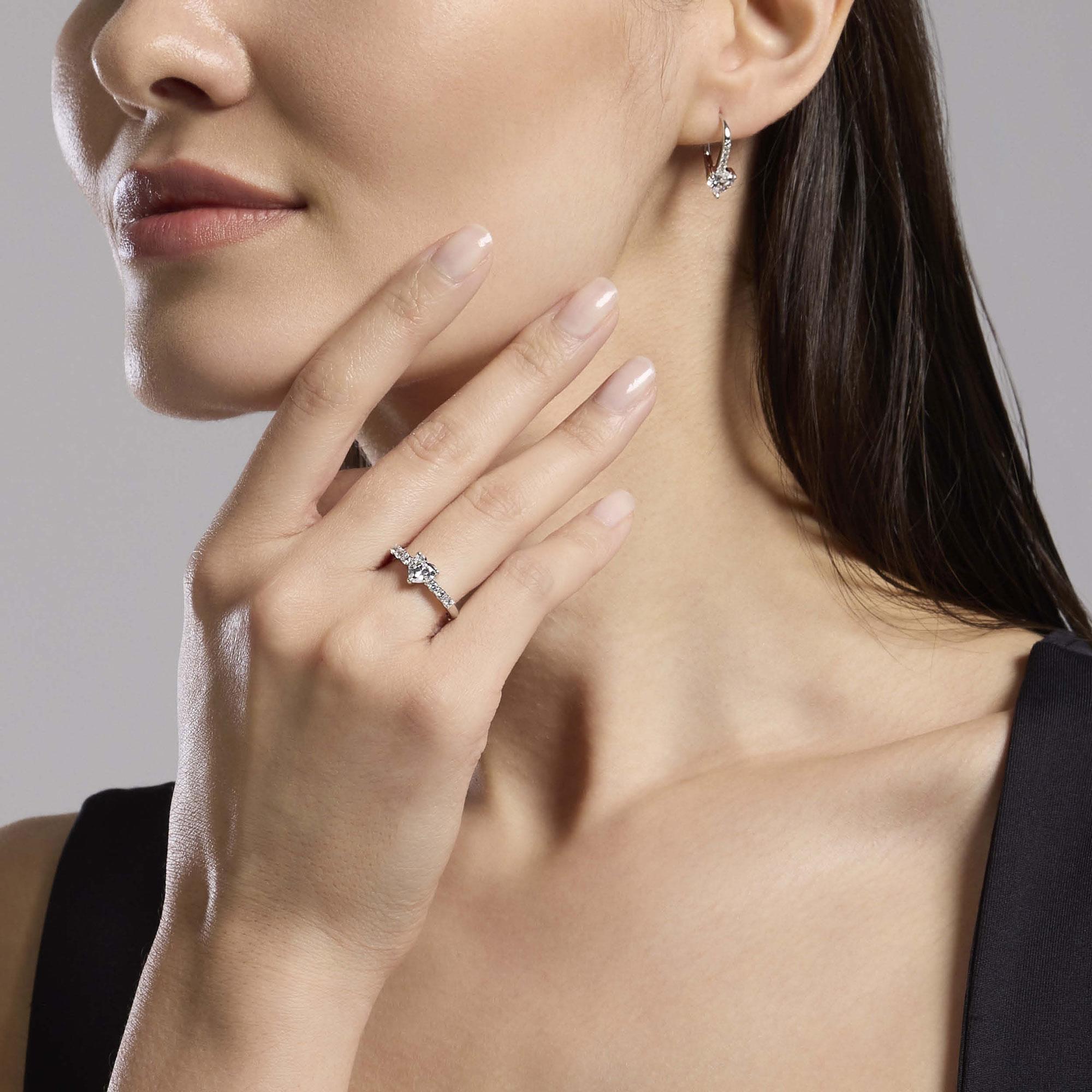 Anello regolabile con cuore in zirconi ROUGE