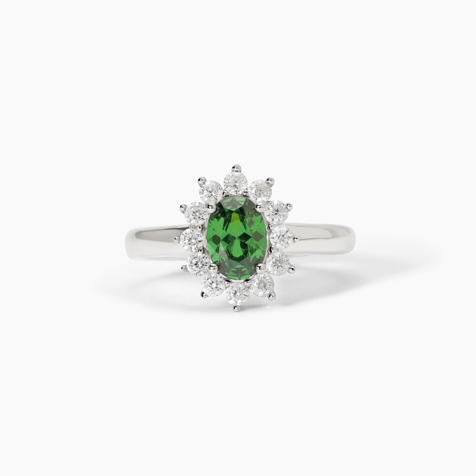 Anello in argento con smeraldo sintetico ovale