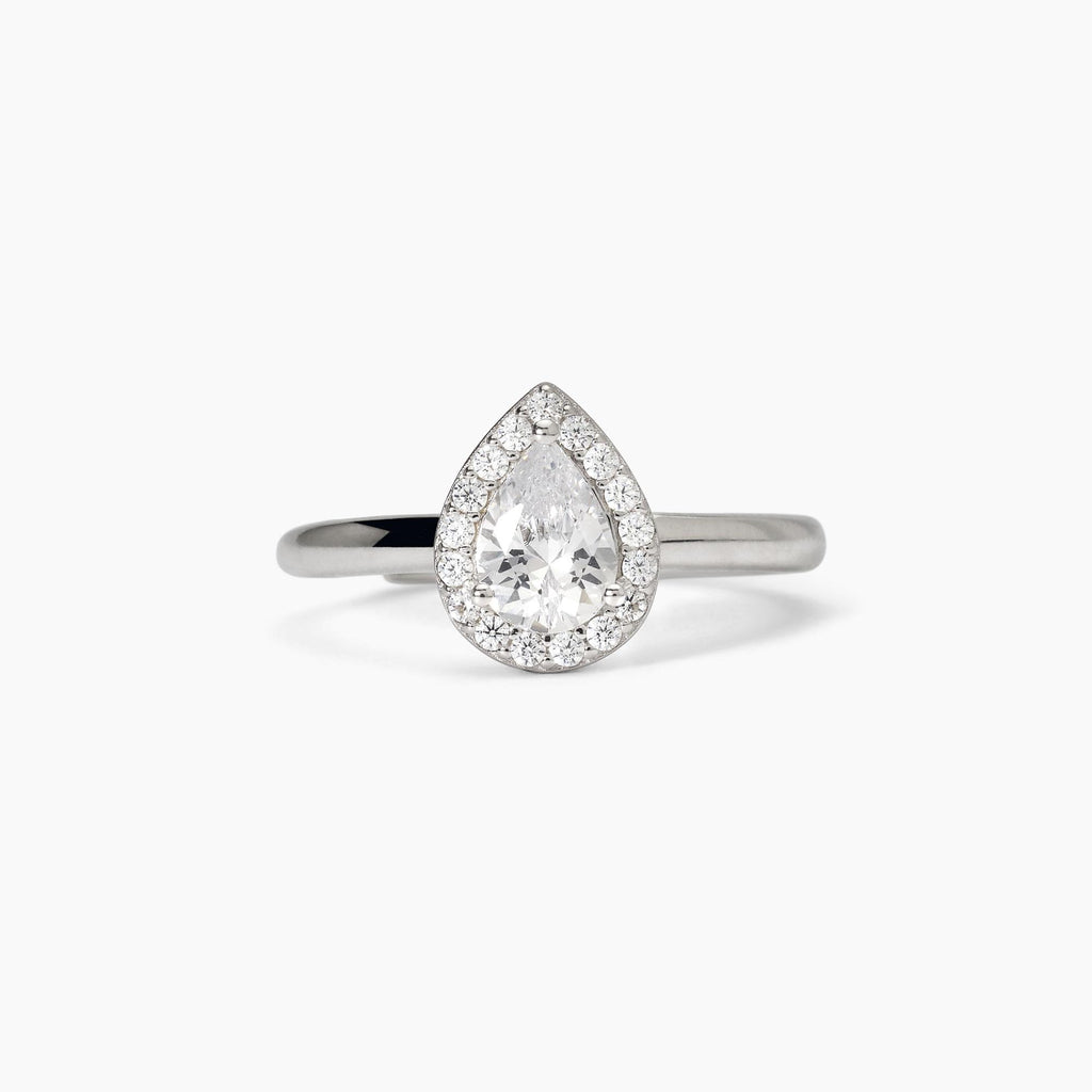 Anello in argento con zirconi bianchi