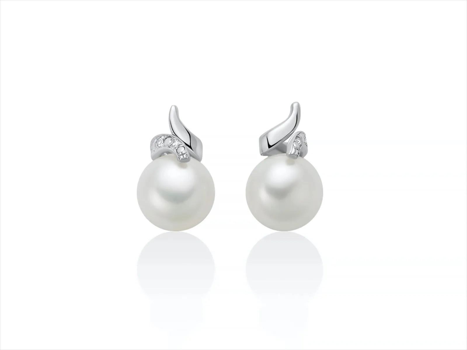 Orecchini Miluna con perle Oriente bottone in oro bianco 375 e diamanti